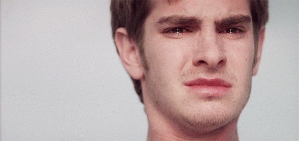 13. В какой-то момент ты смотришь на часы и начинаешь ненавидеть себя за то, что не лег спать пораньше.