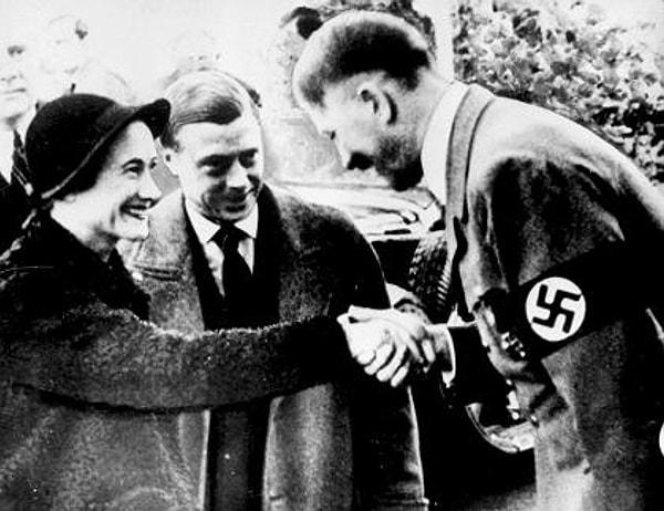 Fransa'da yaşamaya başlayan çift Avrupa'nın birçok yerini gezdi ve bu arada Hitler'le tanıştı