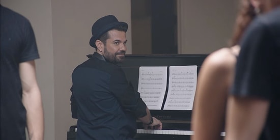 Sevdiğin Sanatçının Klibini Farklı Bir Açıdan İzlemek İster miydin?