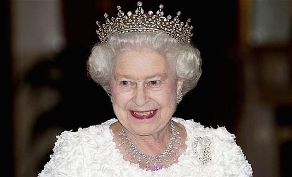 Bonus: Windsor Dükü Edward, İngiltere Kraliçesi II. Elizabeth'in amcasıdır