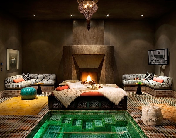 22. Камин, джакузи и огромная кровать... ммм...