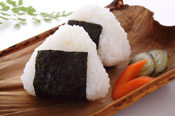 Geleneksel bir yiyecek olan pirinç topları: