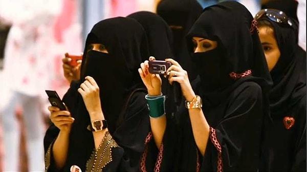 Suudi Arabistan yasalarına göre daha önce kadınların seçme ve seçilme hakkı yoktu