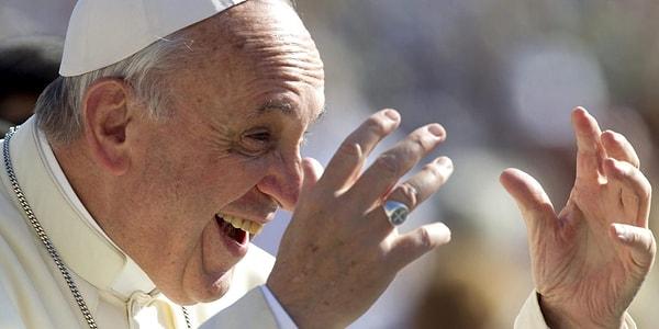 "Vatikan'ın içindeki bu kişiler Papa'nın bir an önce ölmesini diliyorlar. Bir kardinal bana, 'Papa gider ama Divan kalır "