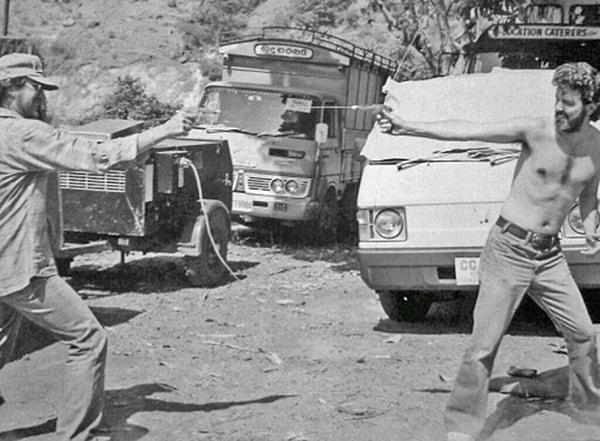 5. Steven Spielberg ve George Lucas su tabancalarıyla oynarken. Sri Lanka, 1983.