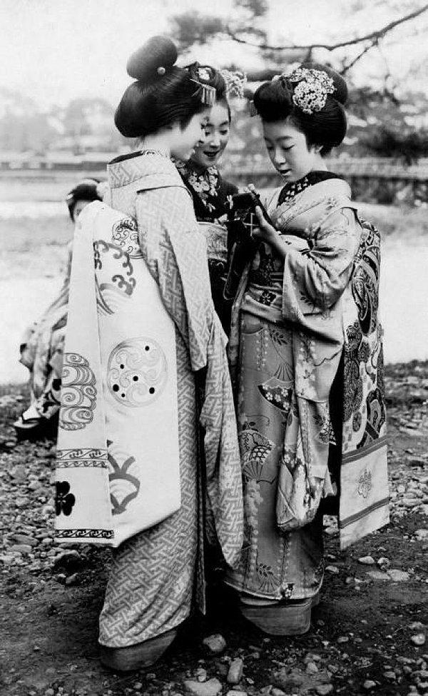 26. Japonya'dan geyşalar, 1920'ler.