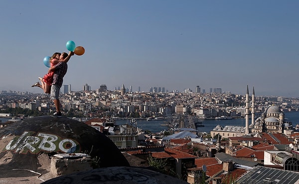 На фоне панорамы Стамбула 9 июля.