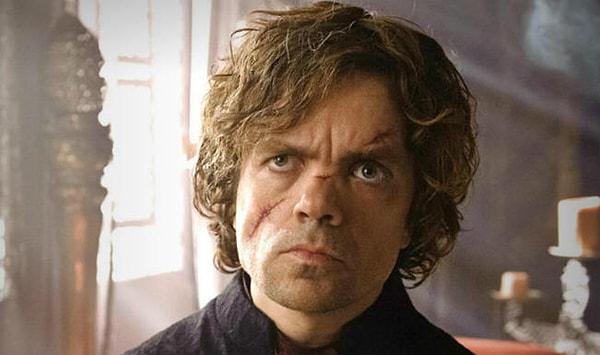 16. Kitapta Tyrion, Karasu Savaşı'nda burnunu kaybetmektedir ancak dizide bunun için her bölüm görsel efektler kullanılması gerekeceği ve pahalıya mal olacağı düşünüldüğü için sadece bir yara izi uygun görülmüştür.
