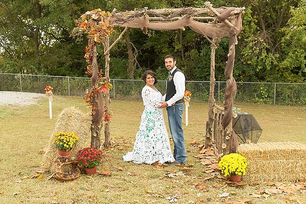 На кружева ушло около 70$. Плюс 100$ на зеленое платье. Итого: стоимость платья составила 170$.