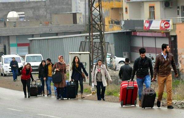 Şırnak ve Cizre'de öğretmenlerin şehri terk etmesi