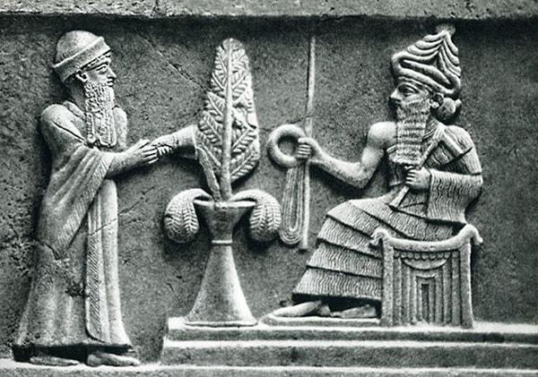 8. Bazı tarihiçiler Sümerlerin önemli tanrılarını iki gruba ayırarak inceler: