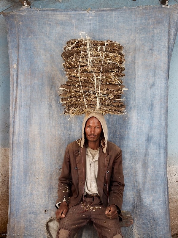 В этом 	«фотоотчете» я хотела отразить радостное отношение к жизни этих людей несмотря на их ноши.