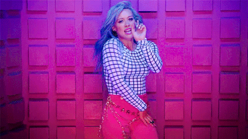 Tove Lo Hilary Duff'ın ''Sparks'' parçasının sözlerine de katkıda bulundu.