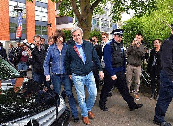 8. İngiliz Enerji Bakanı Chris Huhne'un trafikte hız sınırını aşıp çevirmeye yakalanınca ehliyet puanını düşürmemek için cezayı eski eşinin ehliyetine işlemesi