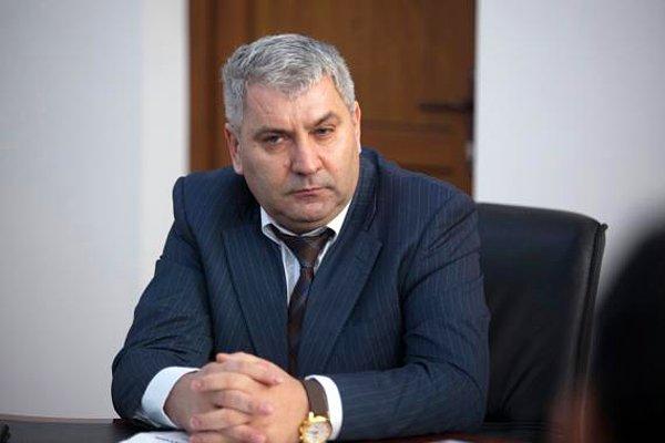 14. Romanya'da milletvekili Gheorghe Coman'ın devlet dairesinde işe yerleştirme karşılığında bir vatandaştan 700 Euro rüşvet alırken suçüstü yakalanması