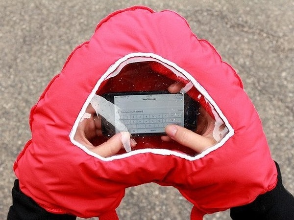 12. Снегозащитные рукавицы для удобного обмена сообщениями.