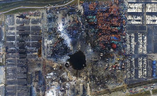 27. 12 Ağustos | Çin'de "Tehlikeli ve Kimyasal Maddelerin" Olduğu Bir Depoda Şiddetli Patlama: 50 Ölü