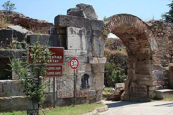 15. İznik'te 2 bin yıllık kemer 'restorasyon' sırasında yıkıldı
