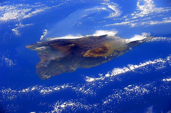 14. Avrupa Uzay İstasyonu astronotu Samantha Cristoforetti'nin Uluslararası Uzay İstasyonu'ndan çektiği Hawaii fotoğrafı. 28 Şubat 2015.