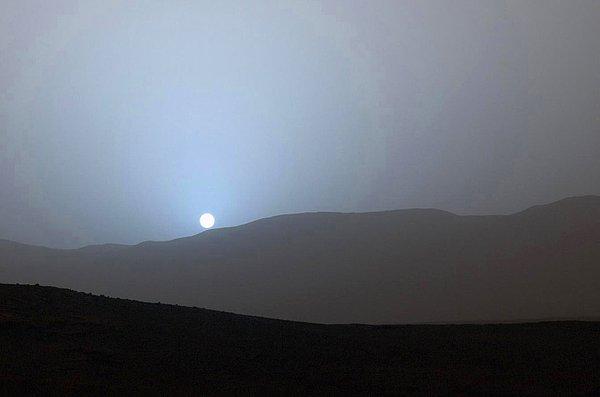 34. NASA'nın ölümsüzleştirdiği, Mars'ta gün batımı. 15 Nisan 2015.
