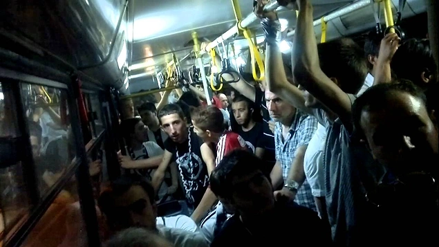Tıklım tıklım otobüs ve dolmuşlarda en azından ter kokusu eziyeti olmaz.