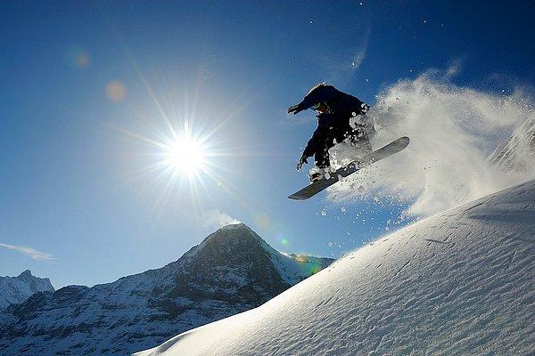 15. Snowboardla ya da naylon poşetle bir tepeden kayabileceğin tek mevsimdir.