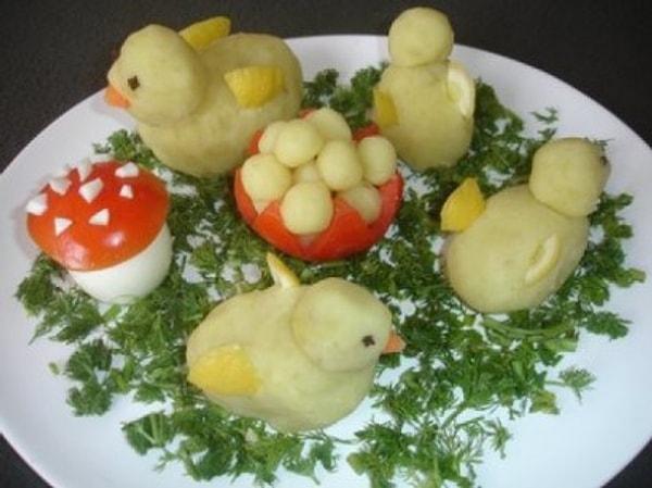 8. Çocuğunuz saf biraz alık olsun istiyorsanız kendi halinde annesiz dolanan civcivlerden oluşan patates salatası leziz bir atıştırmalık olur.