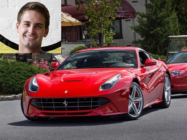 6. Snapchat'in CEO'su Evan Spiegel ise zengin olduktan sonra ilk iş olarak bir Ferrari satın aldı.