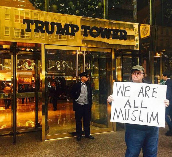 9. ABD'li Yönetmen Michael Moore'dan 'Hepimiz Müslümanız' Protestosu