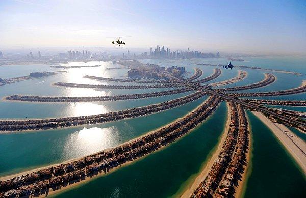 38. Dünya Hava Oyunları sırasında, Dubai'nin üzerinde uçan 'gyrocopter'ler (bir tür helikopter). 9 Aralık 2015.
