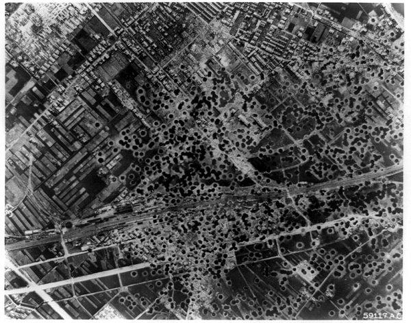 7. 14 August 1945 günü bombalanan Japonya'nın Otaka Şehri.