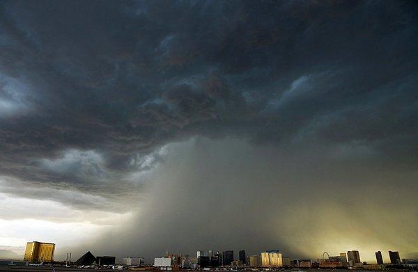 20. Temmuz ayında Las Vegas'ın kuzeybatısından geçen fırtına