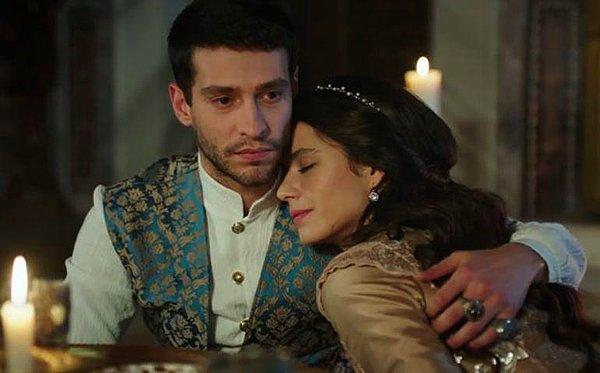 Dizinin önümüzdeki hafta yayınlanacak olan bölümünde Beren Saat, tüm güzelliği ve muhteşem oyunculuğu ile Kösem Sultan'a hayat verecek.