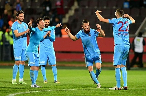 Trabzonsporlu futbolculardan maç sonu kolbastı