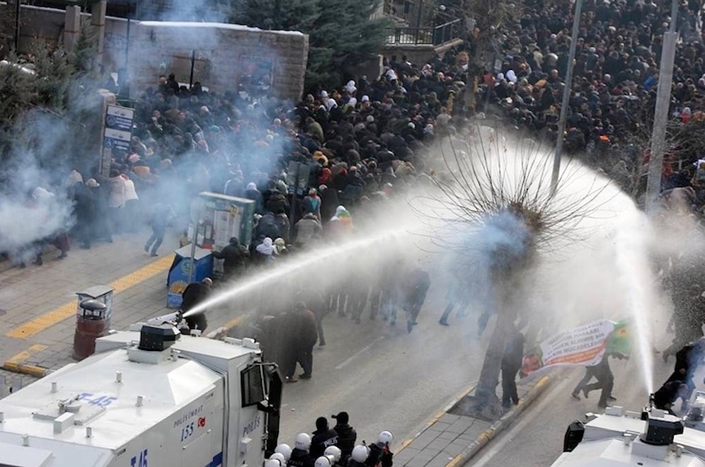 Van'da Sokağa Çıkma Yasağını Protesto Edenlere Polis Müdahalesi