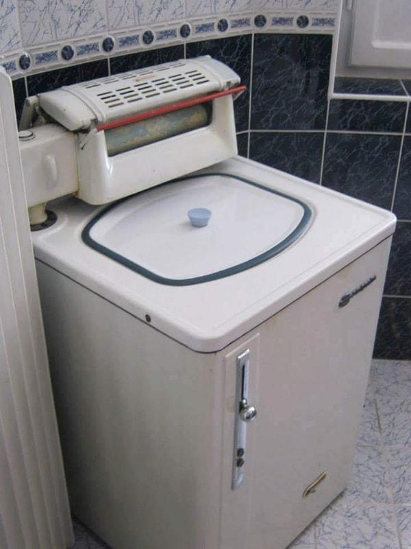 9. Halay çekebilen ve aynı zamanda çamaşır yıkayabilen makine