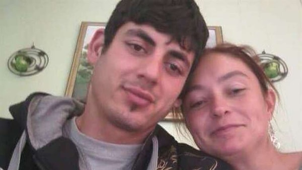 История их любви похожа на сказку о принцессе и нищем.