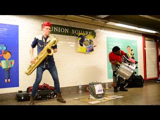 Daha Önce Dinlediğiniz Metro Gruplarını Unutun! "Too Many Zooz"