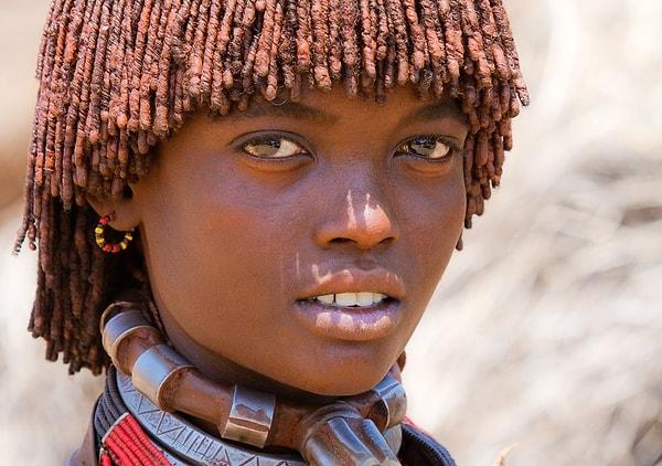 8. Etiyopya'daki Hamer Kabilesi'nden bir kız çocuğu.