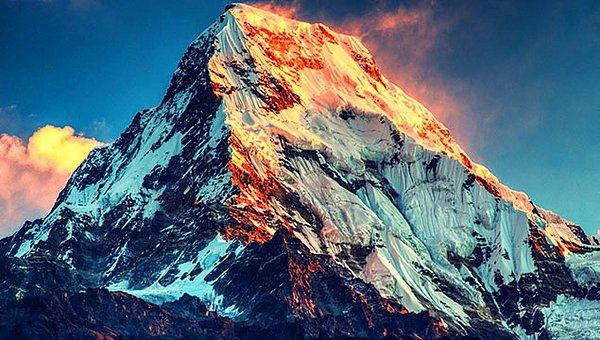 1 TL'lik madeni paralar üst üste konulduğunda ise 10 Everest dağından daha yüksek bir kule elde edebilirsiniz.
