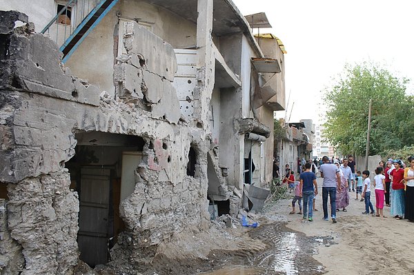 33. Bulamayacaksın, bulamayacağız. Hiçbir Barış yoktur ki yıkıntıların altından filiz vermiş olsun.