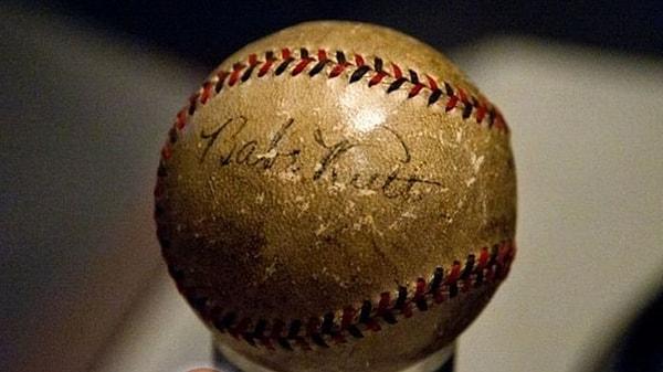 10. Babe Ruth'a Ait Beyzbol Topu