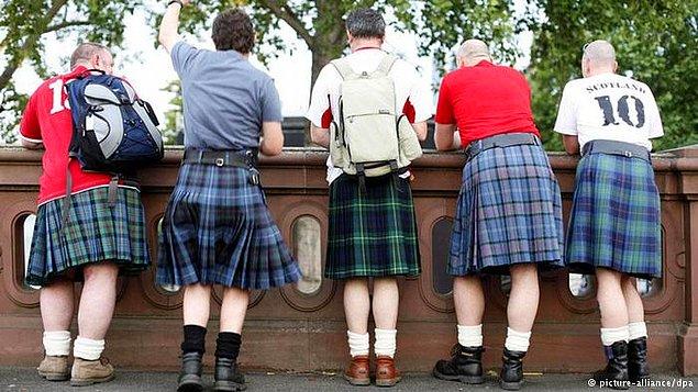 7. İskoçya'daki tüm erkekler etekle dolaşıyor.
