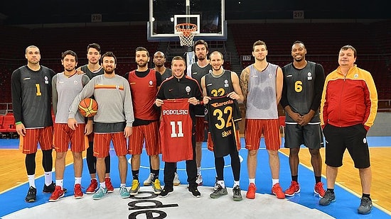 Podolski'den Galatasaray Basketbol Takımına Ziyaret