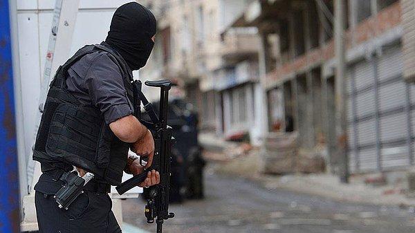 Cizre'de yaralanan özel harekât polisi şehit düştü