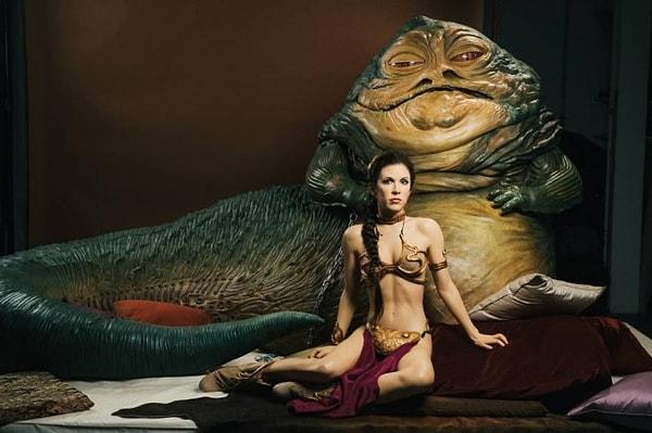 2. Anımsamayanlar içinse, Leia'yı Jabba the Hutt'ın esiri olarak gördüğümüz bu fotoğraf yeterli olacaktır.