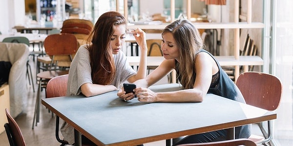 7. Он живет в другой стране, но ты фантазируешь, как у вас все могло бы быть