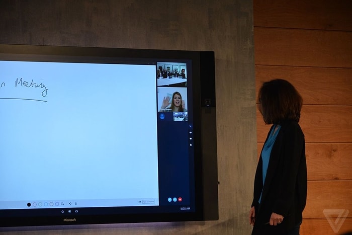 Microsoft'un Dev Ekranlı Surface Hub'ı Yine Ertelendi