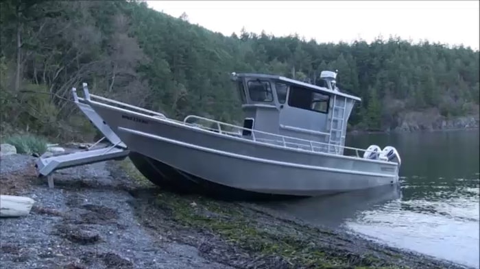 Hiçbir Yardım Almadan Kendi Başına Karaya Çıkıp İnebilen Tekne