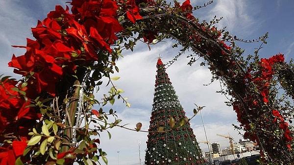 Tacikistan'da Noel ağacı süslemesi ve havai fişek yasak